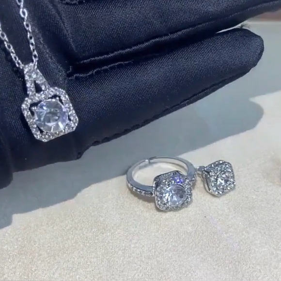 Silver Rhinestone Jewelry Set - Picture 2 of 11